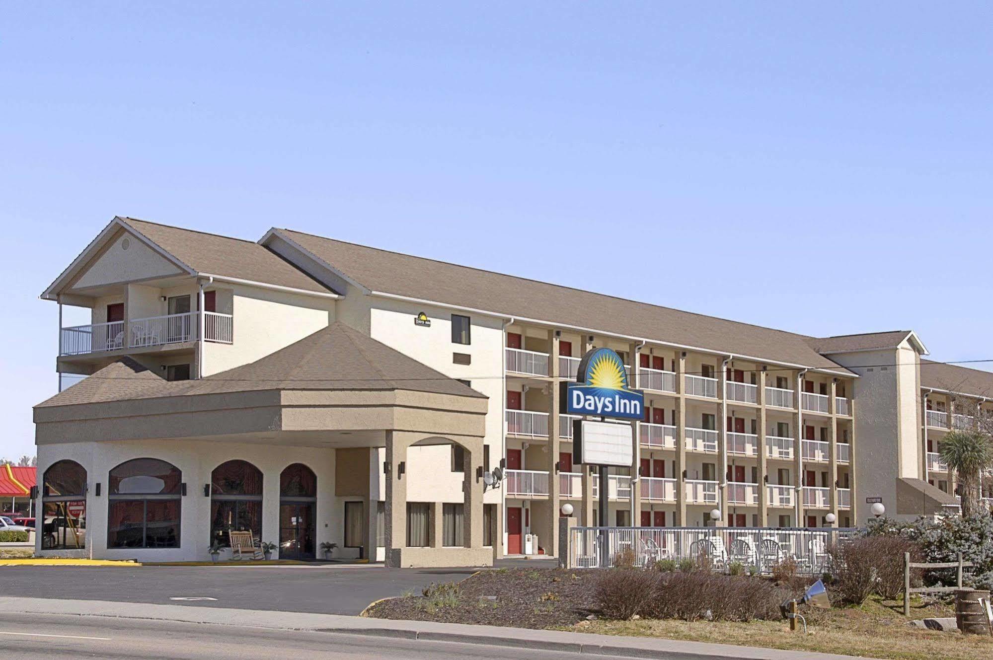 Days Inn By Wyndham Apple Valley Pigeon Forge/Sevierville Dış mekan fotoğraf